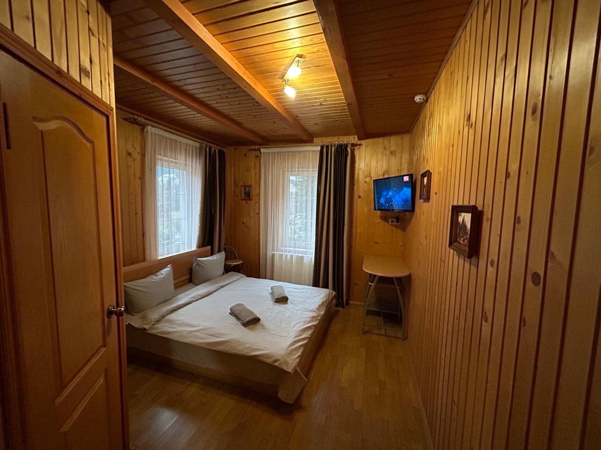 Любе Otel Yablunytsia Dış mekan fotoğraf